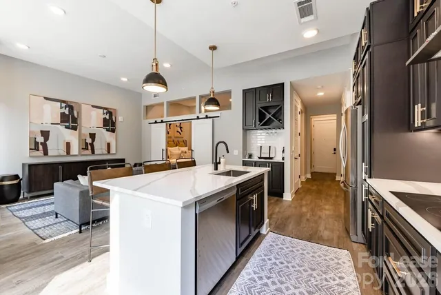 $4,118 | 500 West Trade Street, Unit C2 T, Charlotte, NC 28202