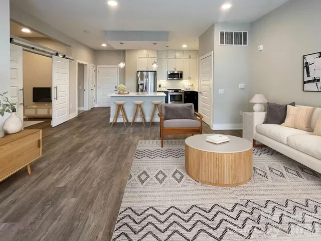 $4,118 | 500 West Trade Street, Unit C2 T, Charlotte, NC 28202