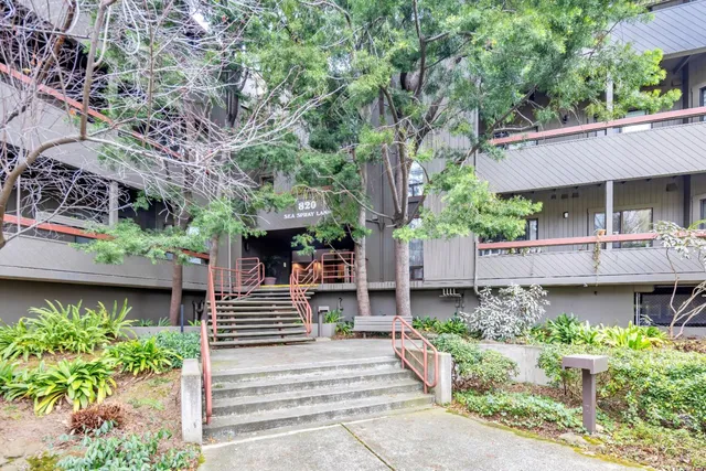$938,000 | 820 Sea Spray Lane, Unit 206, Foster City, CA 94404