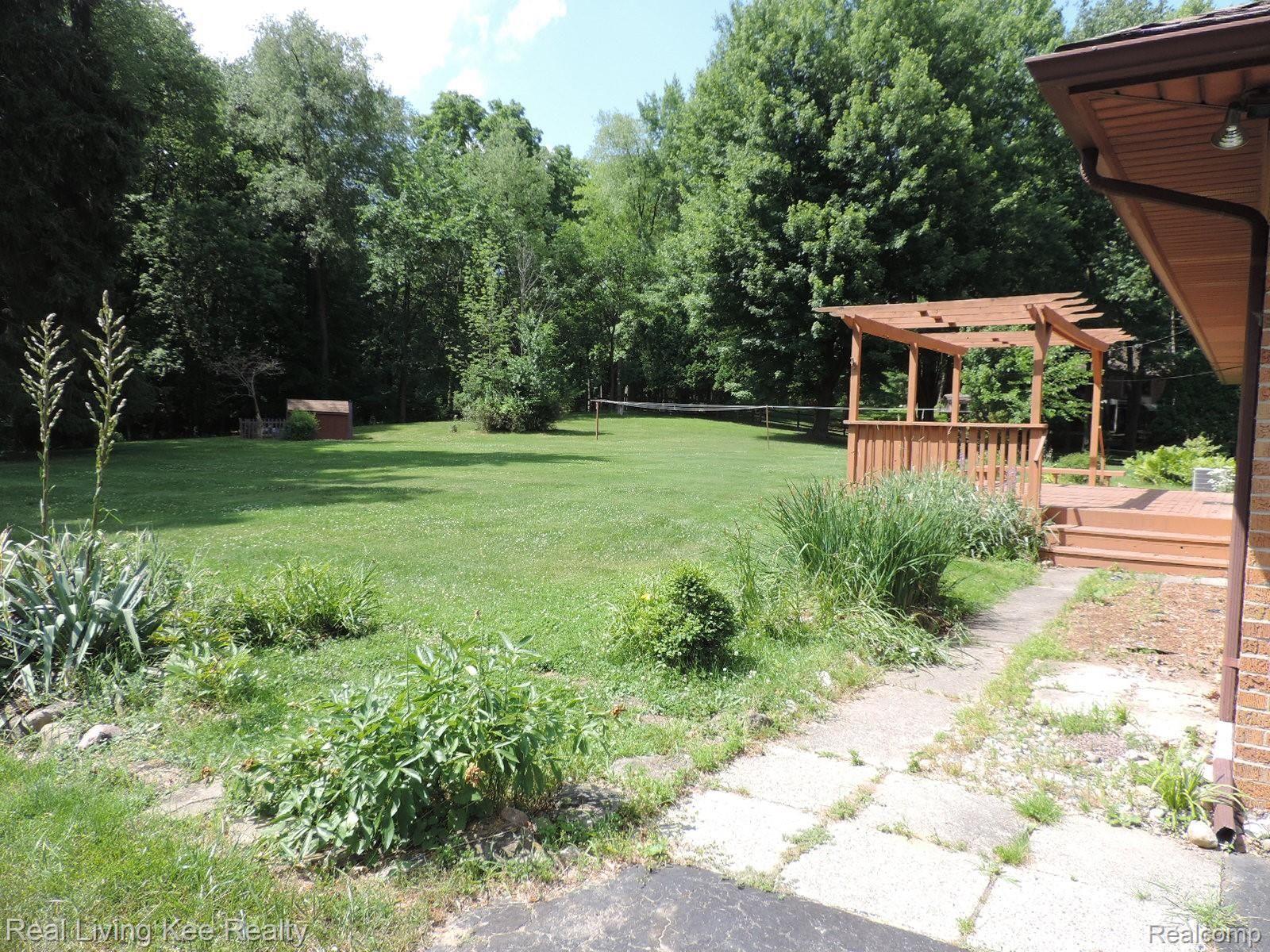1174 Avon Circle West Rochester, MI 48309 - Photo 5 of 29 DSCN3530.JPG