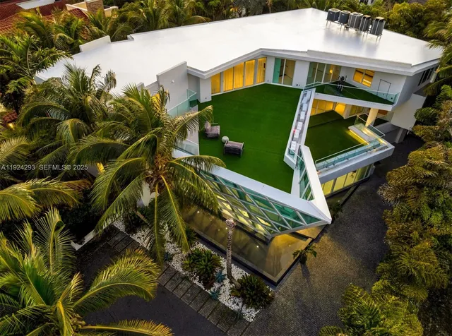 $7,995,000 | 480 Ocean Boulevard, Golden Beach, FL 33160
