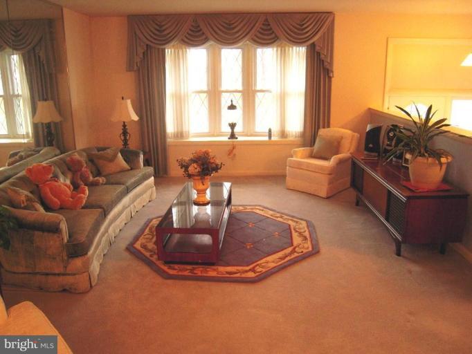 2207 Coleridge Drive Silver Spring, MD 20910 - Photo 2 of 13 Living Room