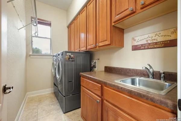 $778,500 | 954 Santa Cruz Lane, New Braunfels, TX 78132