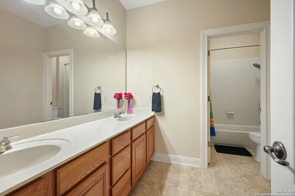 $778,500 | 954 Santa Cruz Lane, New Braunfels, TX 78132