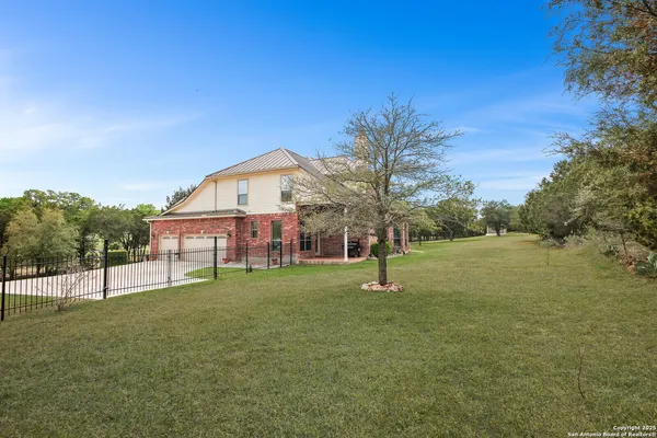 $778,500 | 954 Santa Cruz Lane, New Braunfels, TX 78132