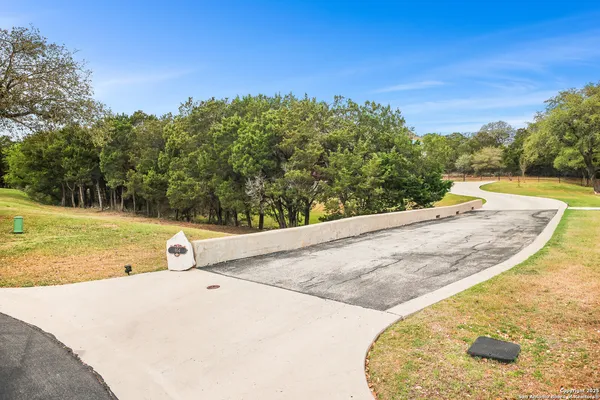 $778,500 | 954 Santa Cruz Lane, New Braunfels, TX 78132