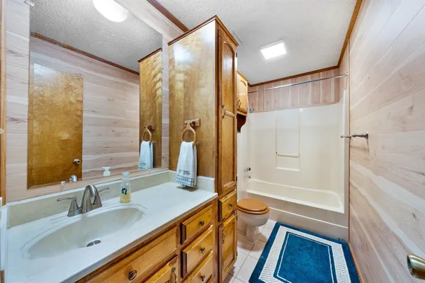 a view of a livingroom with furniture and ceiling fan