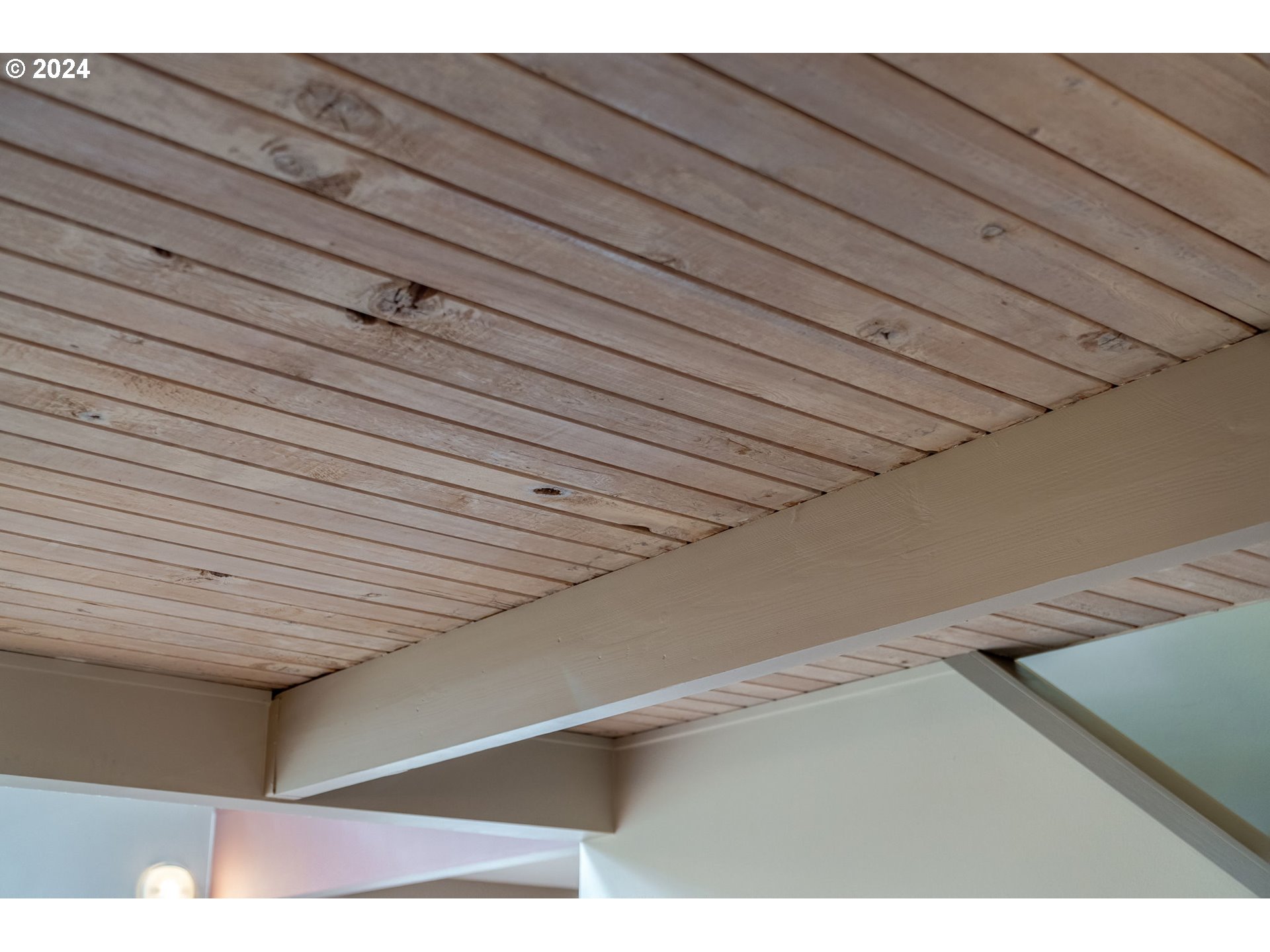 9268 Southwest Brier Place Portland, OR 97219 - Photo 13 of 40 Gallery Image 13