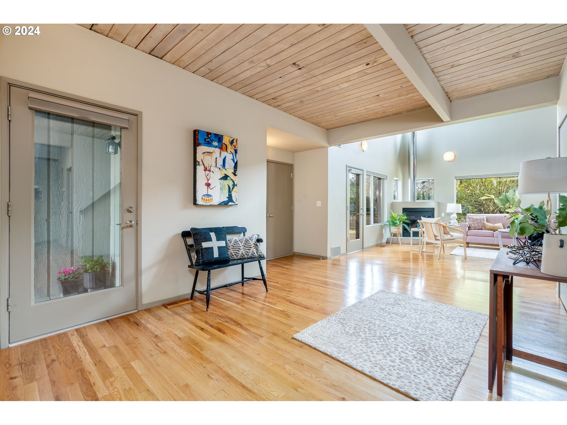 9268 Southwest Brier Place Portland, OR 97219 - Photo 3 of 40 Gallery Image 3