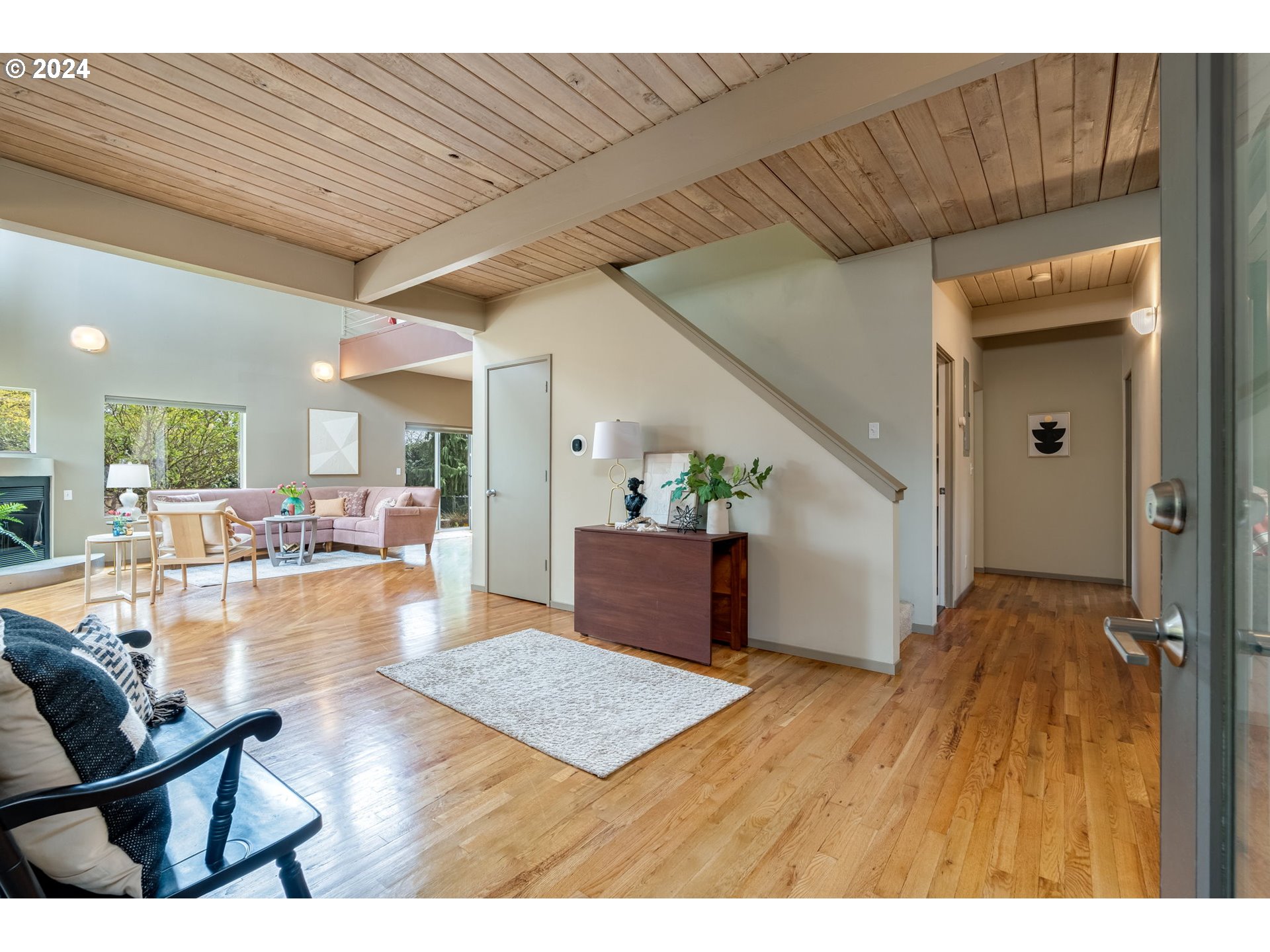 9268 Southwest Brier Place Portland, OR 97219 - Photo 4 of 40 Gallery Image 4