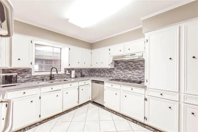 $325,000 | 208 Chantilly Drive, Houma, LA 70360