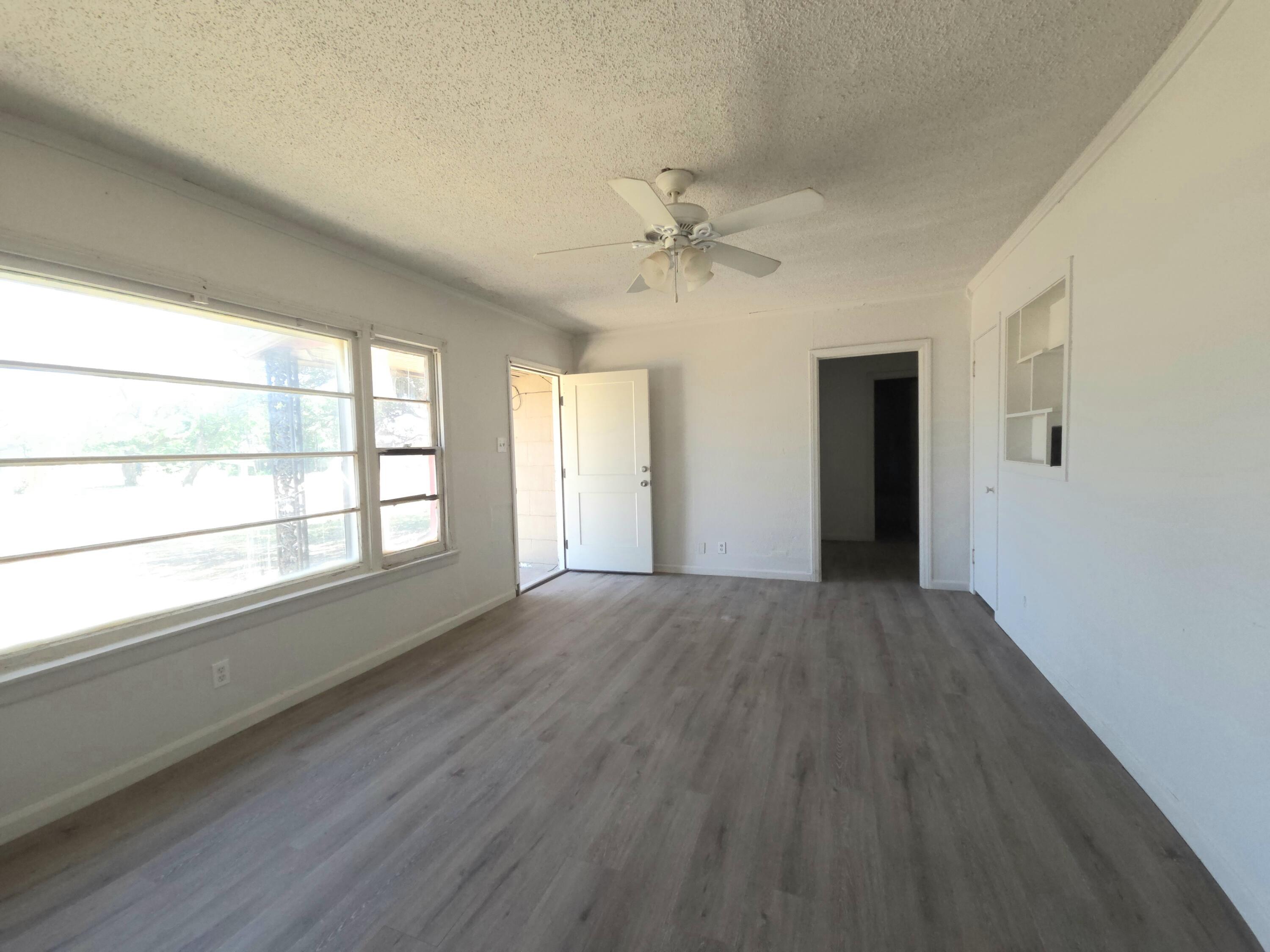 2005 61st Street Lubbock, TX 79412 - Photo 2 of 10 Living Room