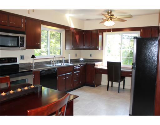 4540 Tuscarawas Road Beaver, PA 15009 - Photo 4 of 18 Kitchen.