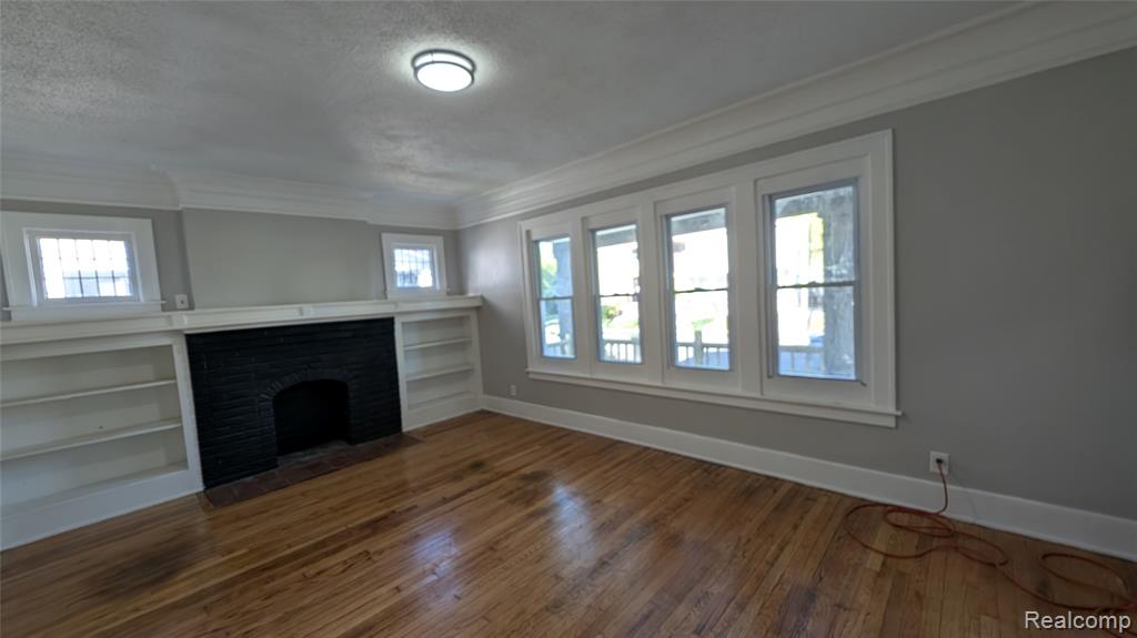 369 Newport Street Detroit, MI 48215 - Photo 5 of 32
