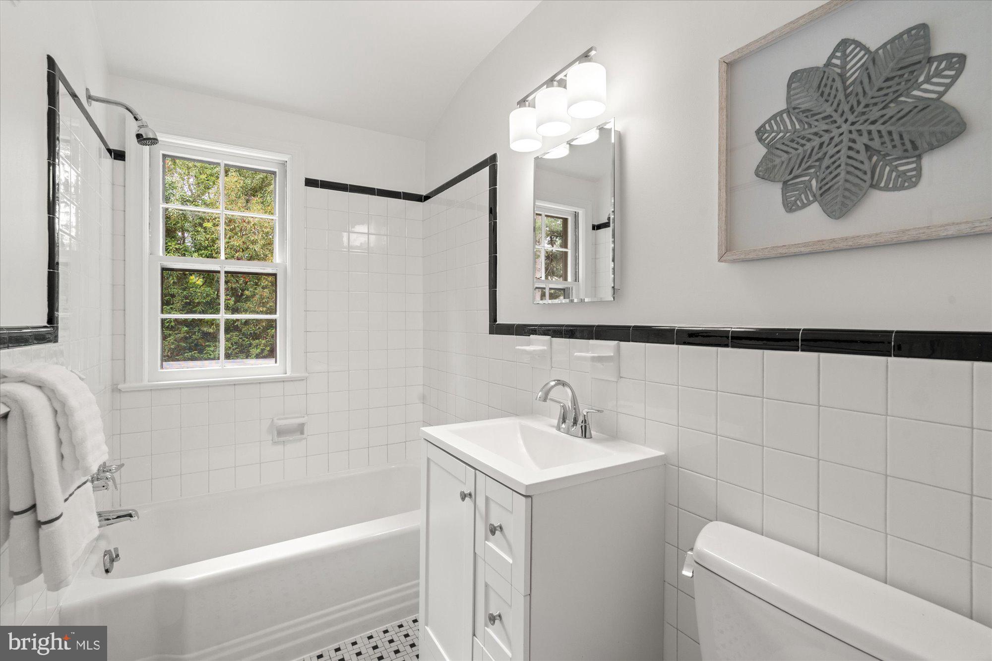 5016 Scarsdale Road Bethesda, MD 20816 - Photo 21 of 37 Second floor full bathroom with tub