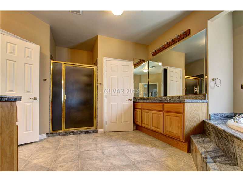 1120 Norellat Road Henderson, NV 89011 - Photo 10 of 21 Master Bath/Spa.