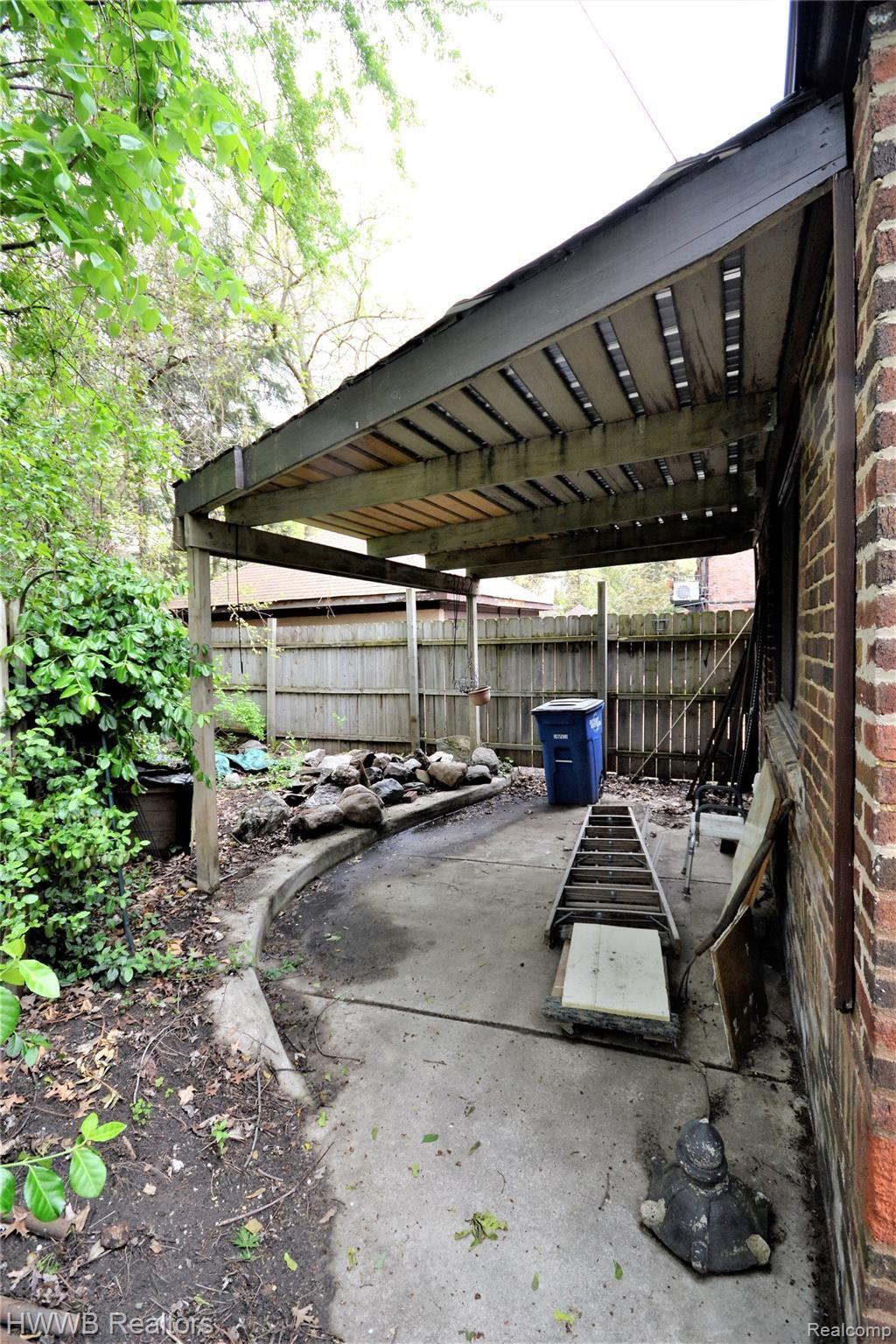 19541 Stratford Road Detroit, MI 48221 - Photo 36 of 36 Covered Patio