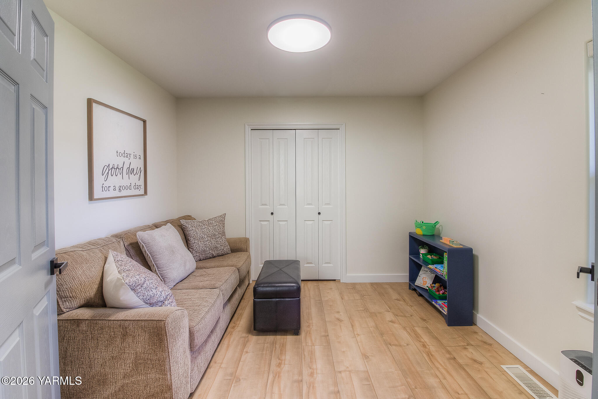 8604 Midvale Road Yakima, WA 98908 - Photo 14 of 23 14Denorbedroom