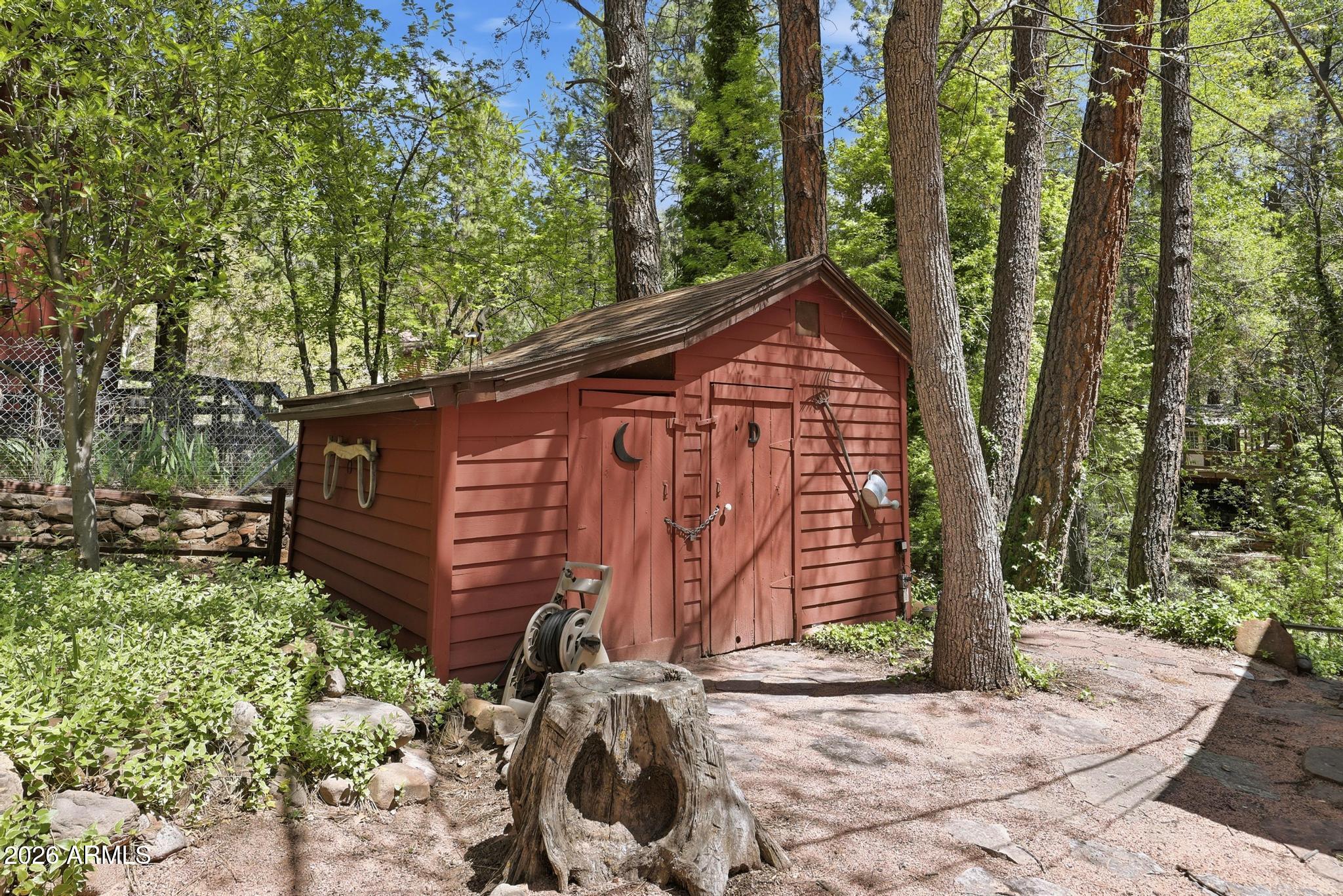 250 East Saddle Mountain Road Payson, AZ 85541 - Photo 26 of 32 a backyard of a house with lots of green space