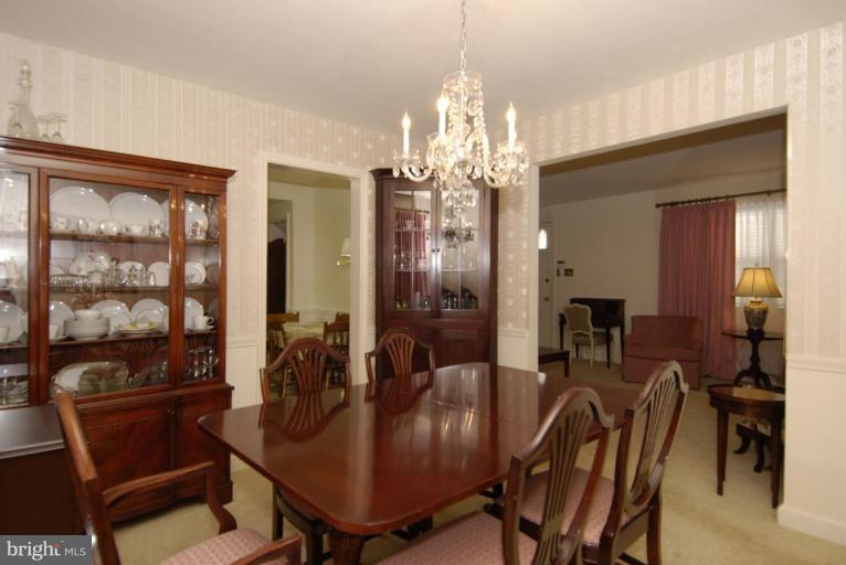 2609 Dawson Avenue Silver Spring, MD 20902 - Photo 3 of 22 Dining Room