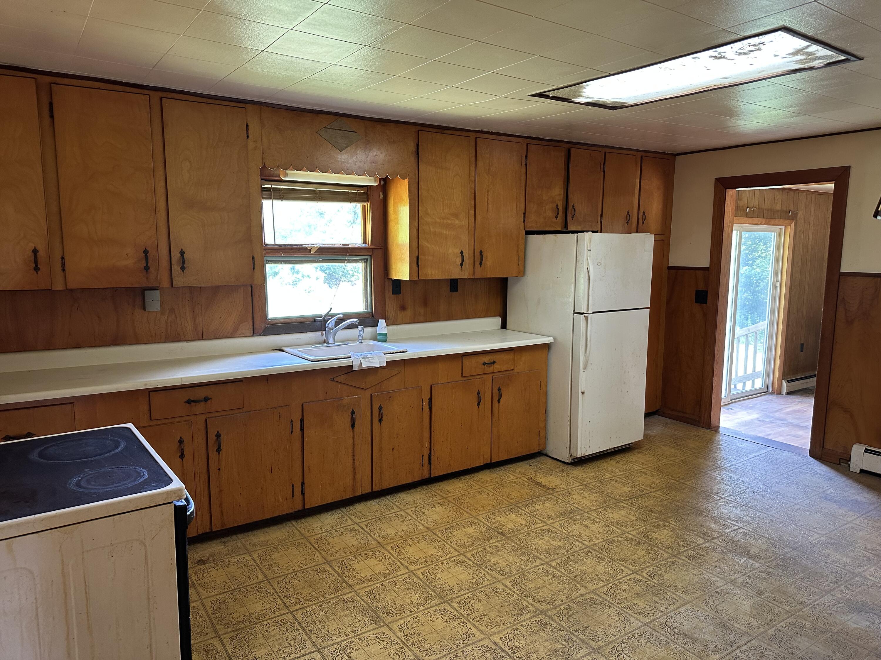 256 Hanscom Road Eliot, ME 03903 - Photo 9 of 42 Photo Jun 02 2023, 12 34 45 PM