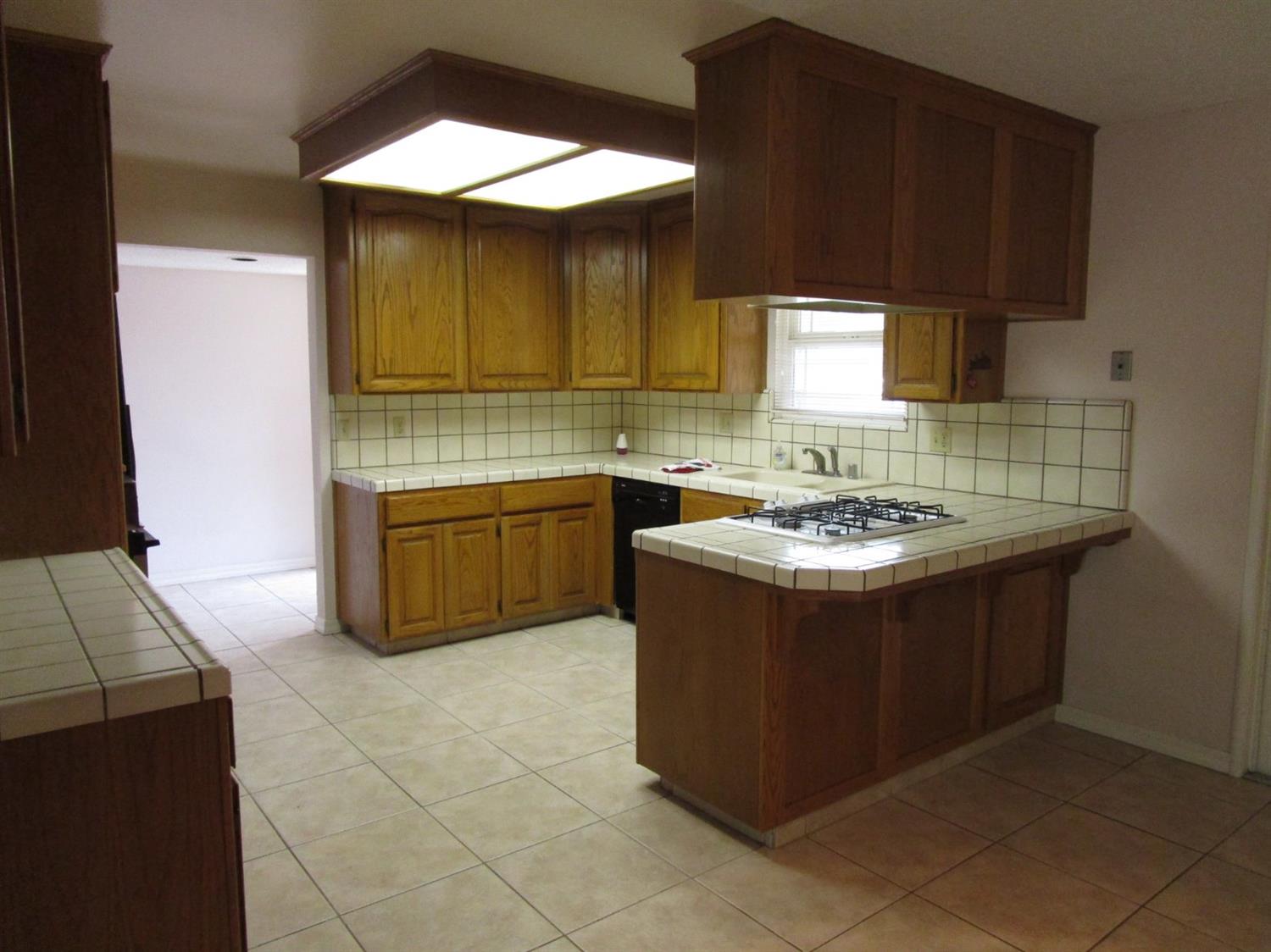 2034 Raymond Road Hanford, CA 93230 - Photo 7 of 22 Gallery Image 7