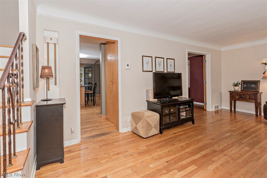 1278 Argonne Road Cleveland, OH 44121 - Photo 14 of 35