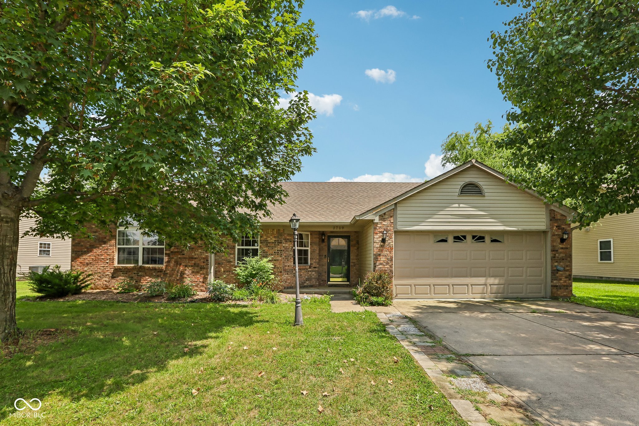 1719 Acorn Road Franklin, IN 46131 - Photo 1 of 37
