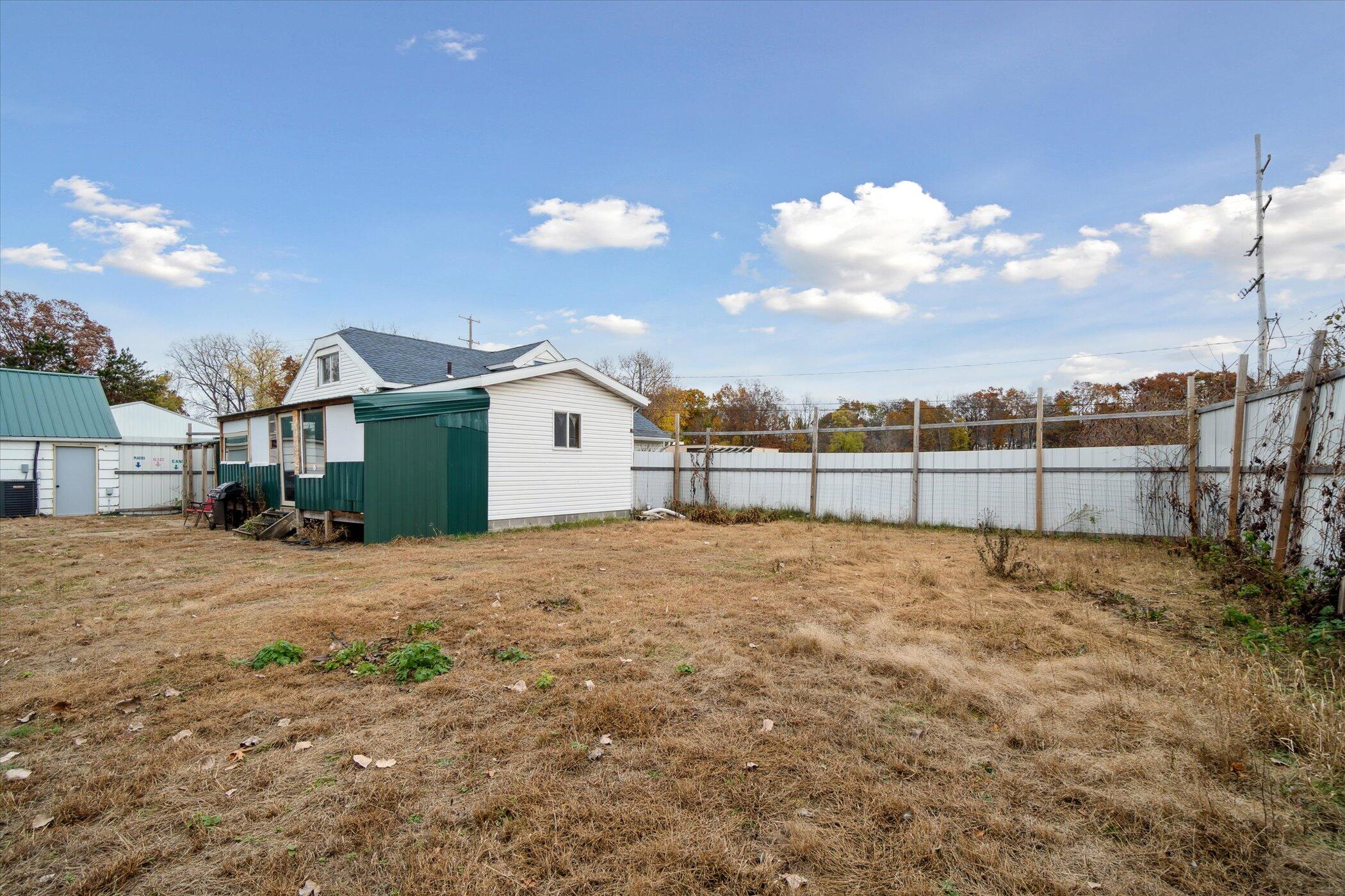 330 Watts Road Jackson, MI 49203 - Photo 35 of 59 35-330-Watts-Rd-Jackson-MI-49203-WindowS