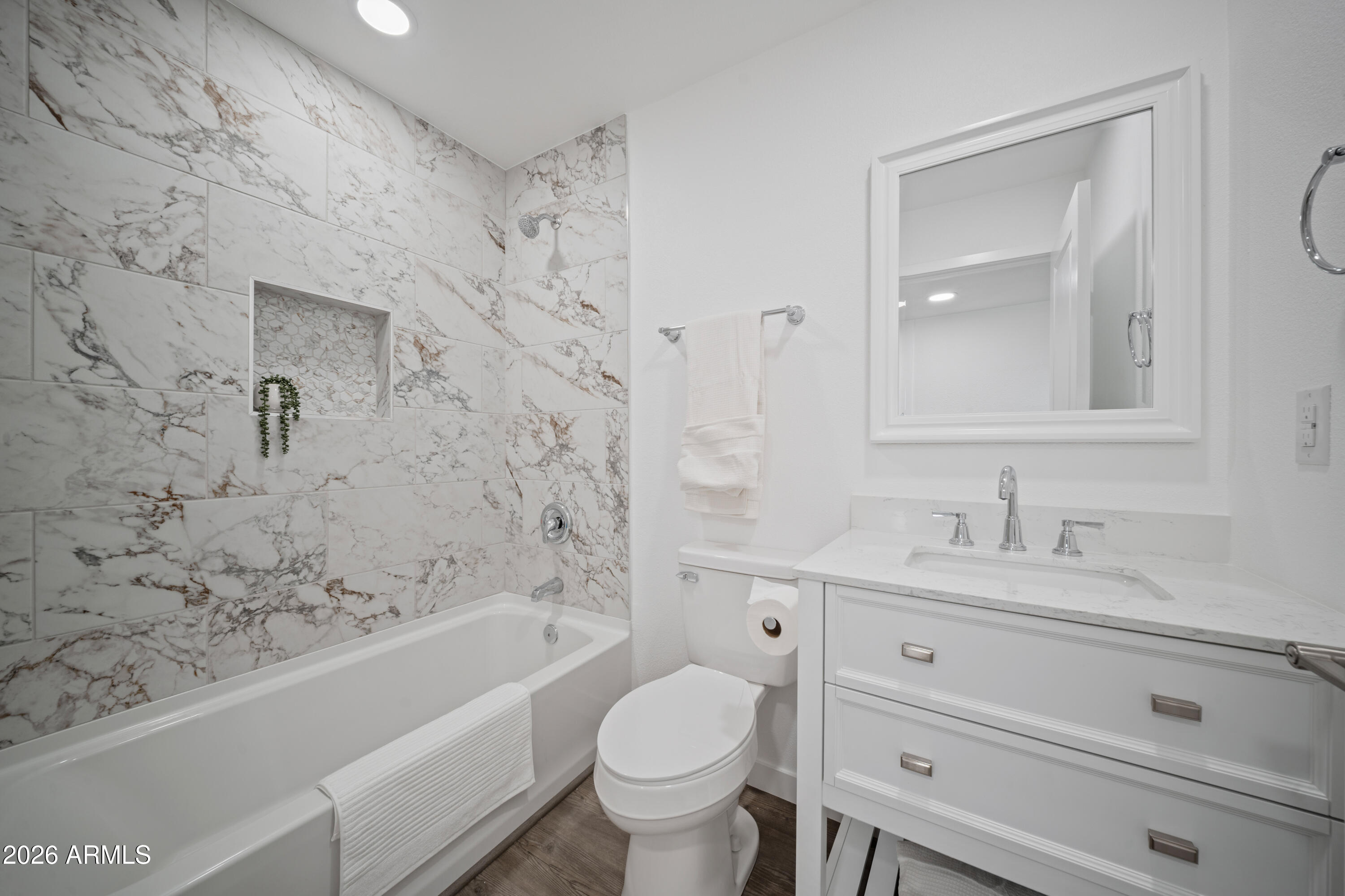 8944 North 17th Lane Phoenix, AZ 85021 - Photo 8 of 37 DSC04607