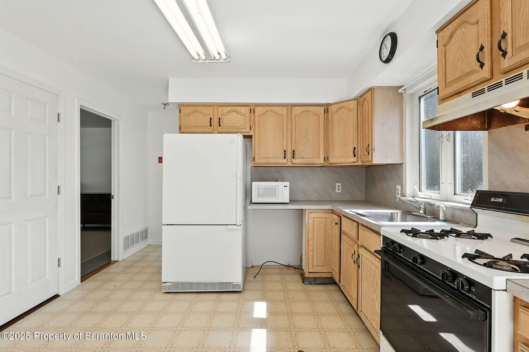 324 Campsite Road Thompson, PA 18465 - Photo 11 of 69 Kitchen