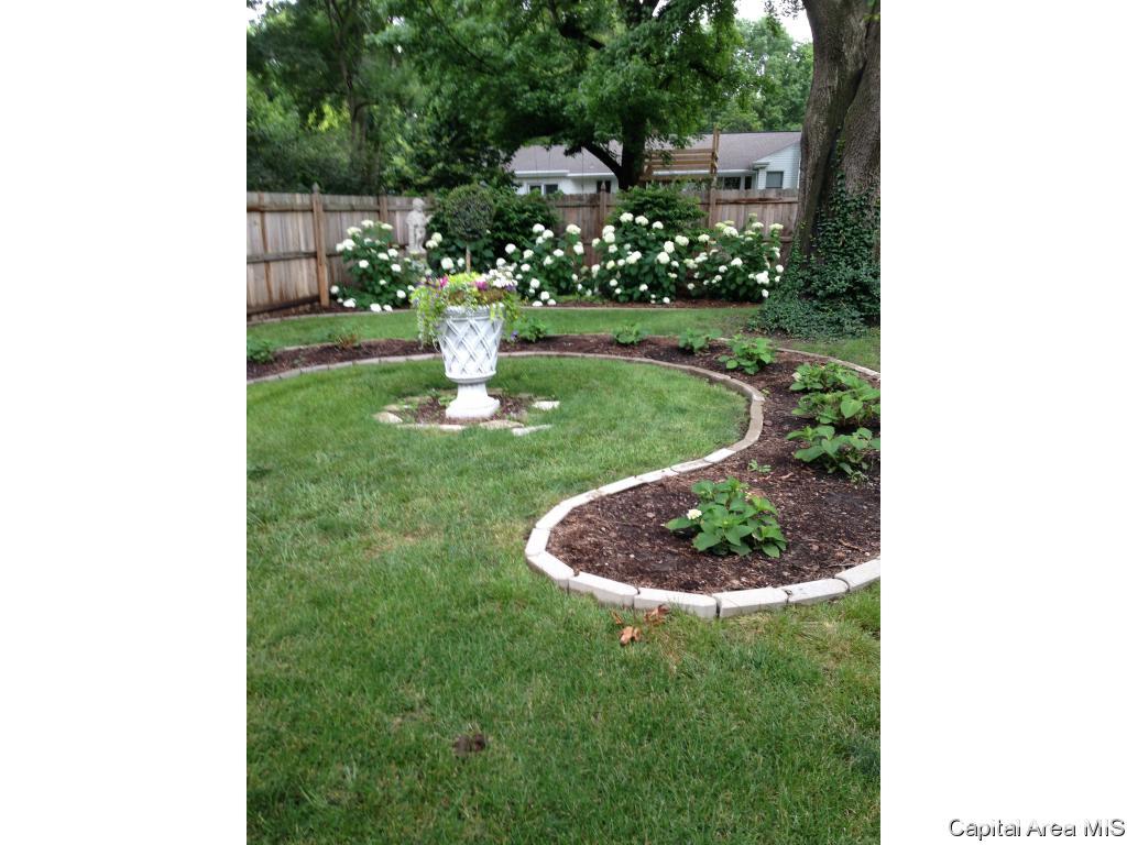 2137 Huntleigh Road Springfield, IL 62704 - Photo 8 of 36