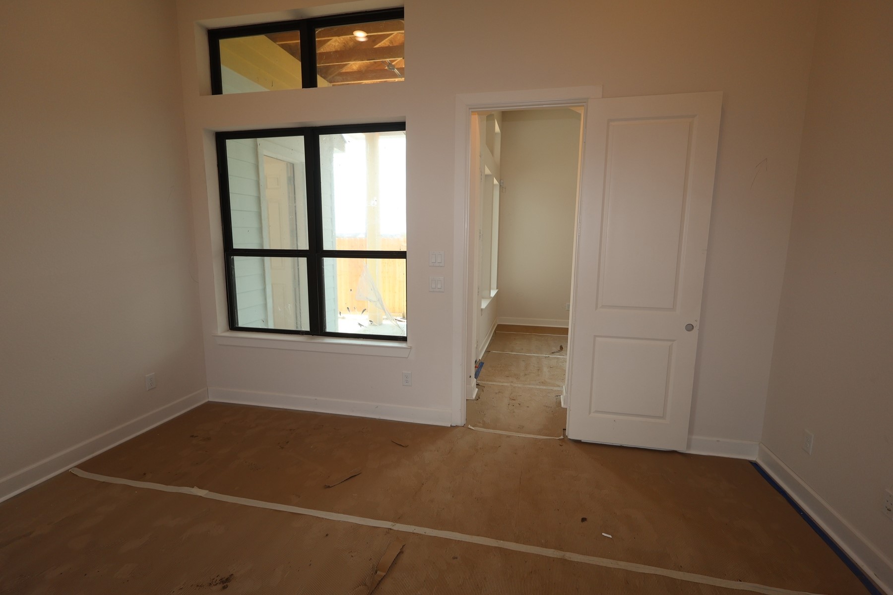 2714 Cottage Place Rosharon, TX 77583 - Photo 5 of 20 an empty room with windows and closet