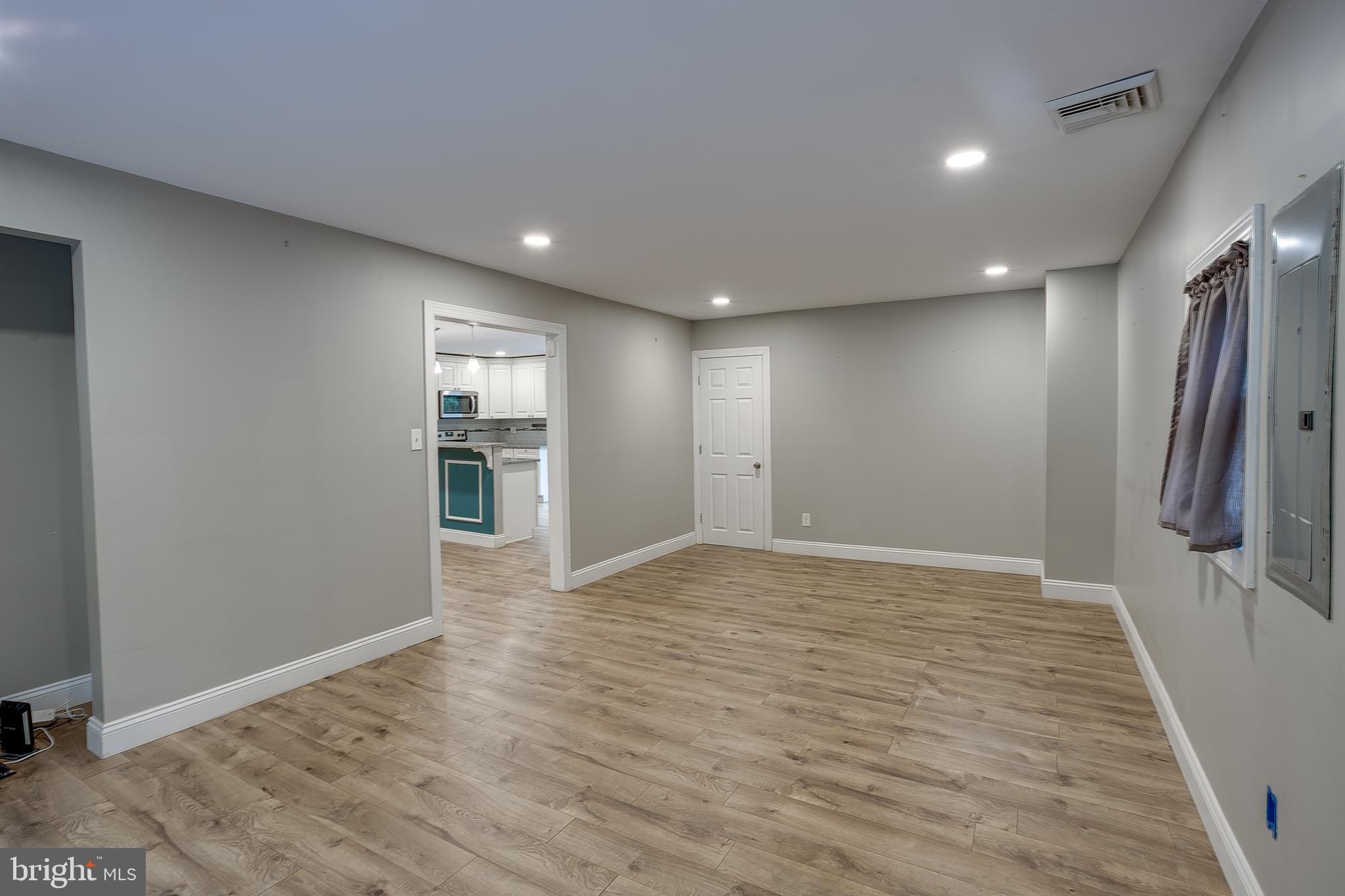 408 Burrs Mill Road Southampton, NJ 08088 - Photo 3 of 23 Living Room
