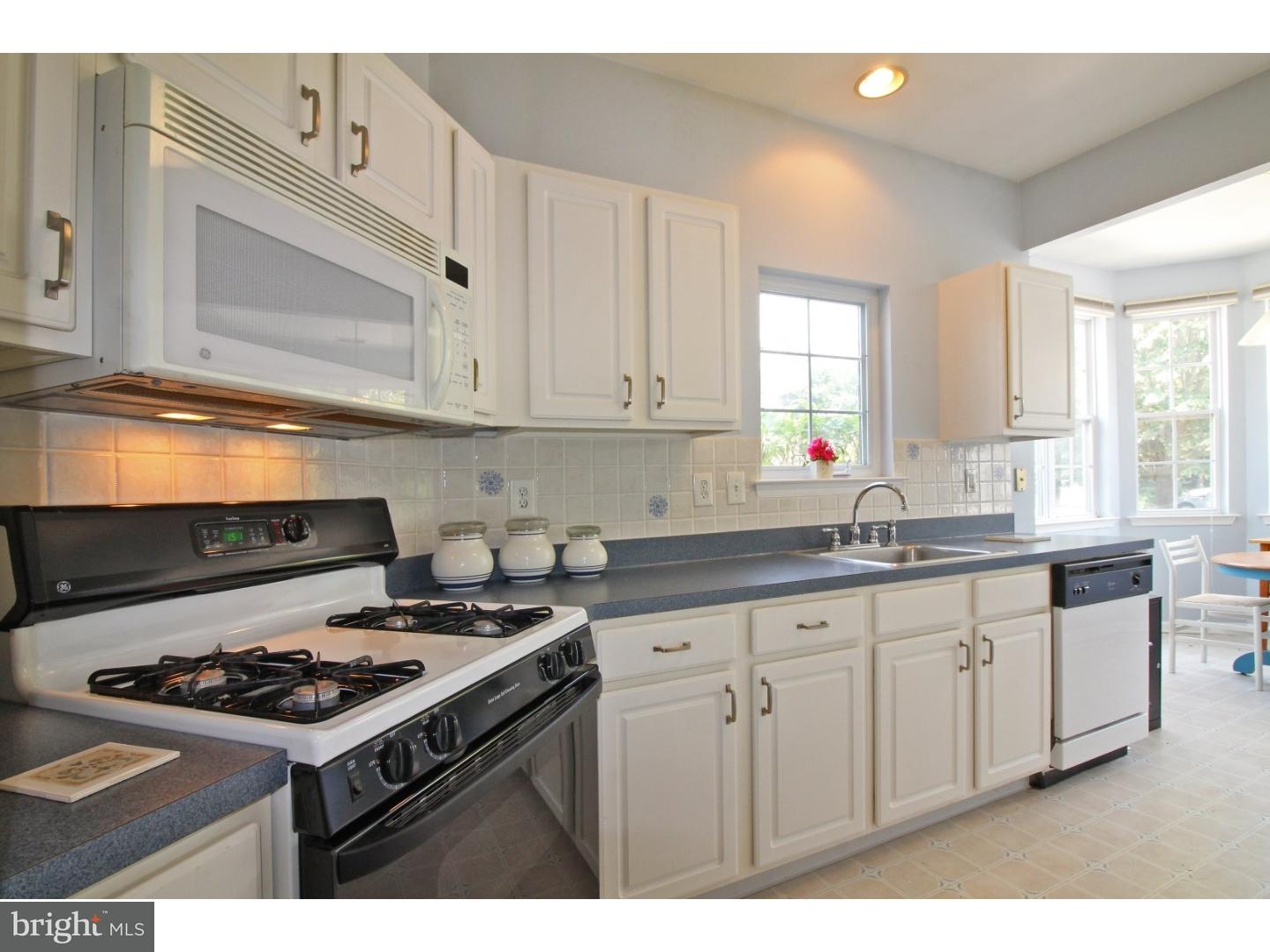 18 Fallview Court Hamilton, NJ 08690 - Photo 10 of 23 Gallery Image 10