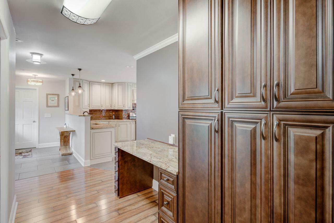522 Compton Road Wyoming, OH 45215 - Photo 7 of 29