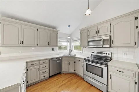 $349,990 | 20591 219th Terrace, Spring Hill, KS 66083