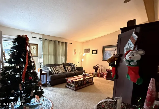 $275,000 | 312 Lakeview Drive, Crossville, TN 38558