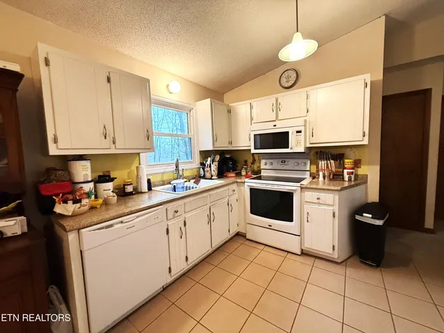 $275,000 | 312 Lakeview Drive, Crossville, TN 38558