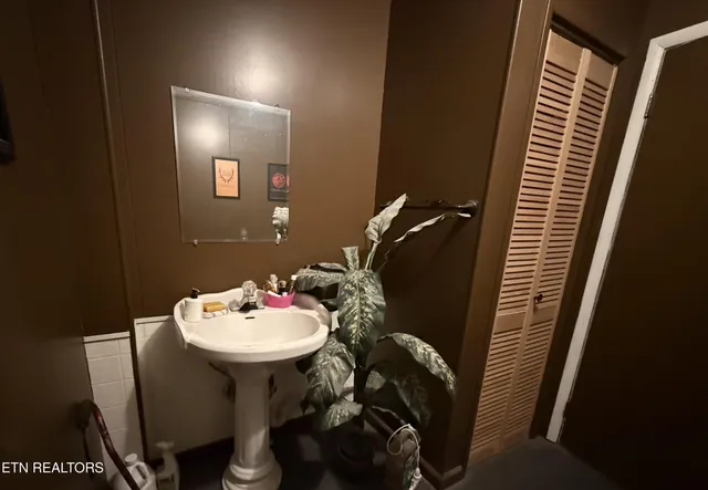 $275,000 | 312 Lakeview Drive, Crossville, TN 38558