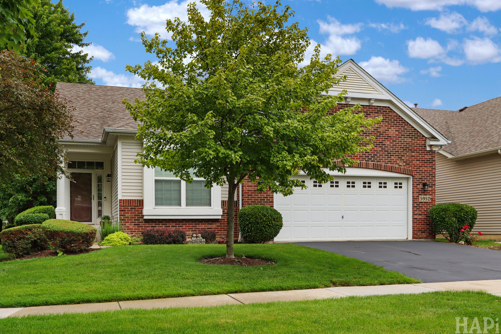 5952 Leeds Road Hoffman Estates, IL 60192 - Photo 2 of 29