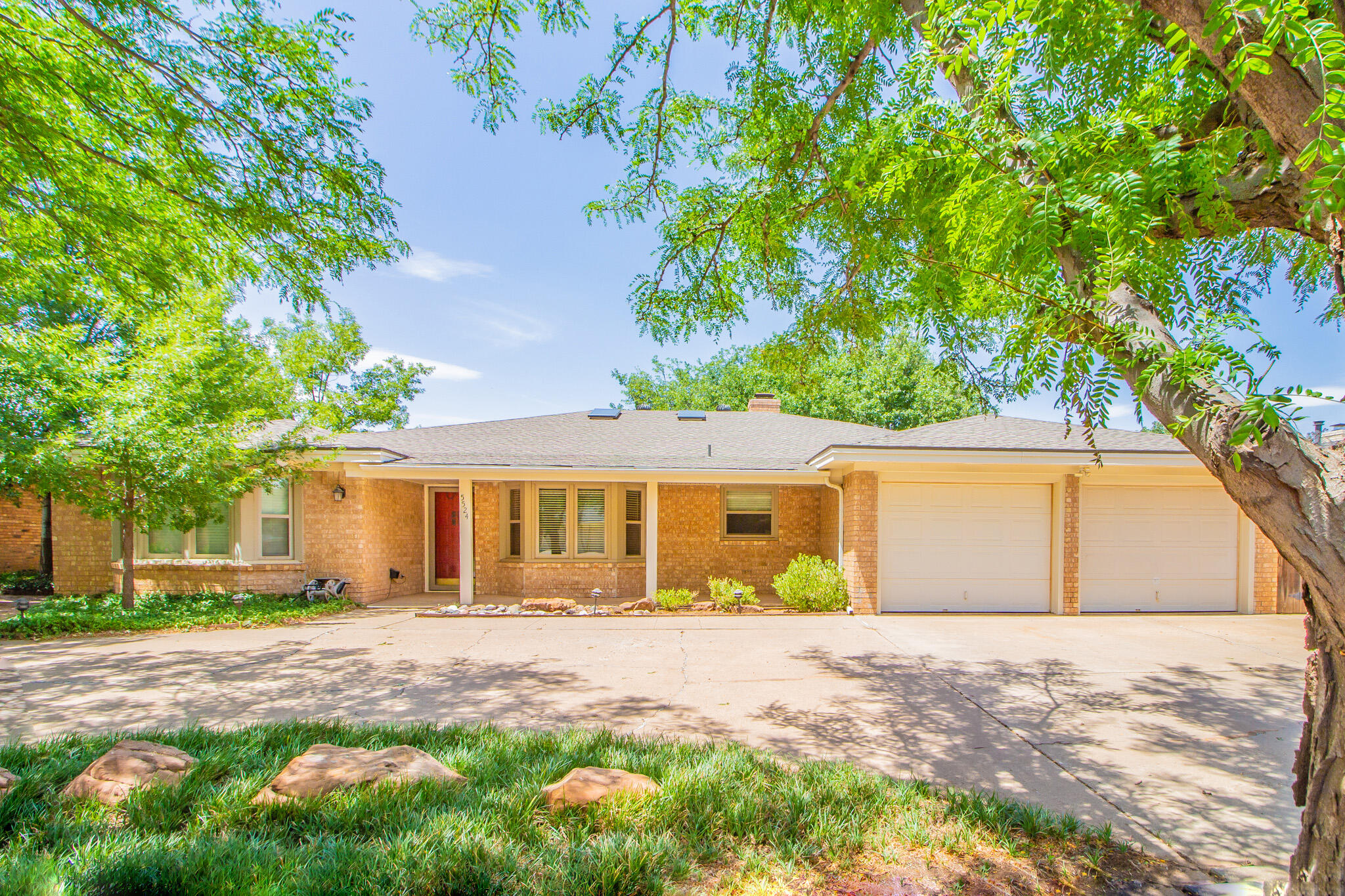 5524 75th Street Lubbock, TX 79424 - Photo 2 of 43 IMG_9100
