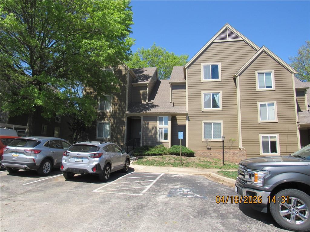 11130 Nieman Road, Unit 101 Overland Park, KS 66210 - Photo 2 of 12