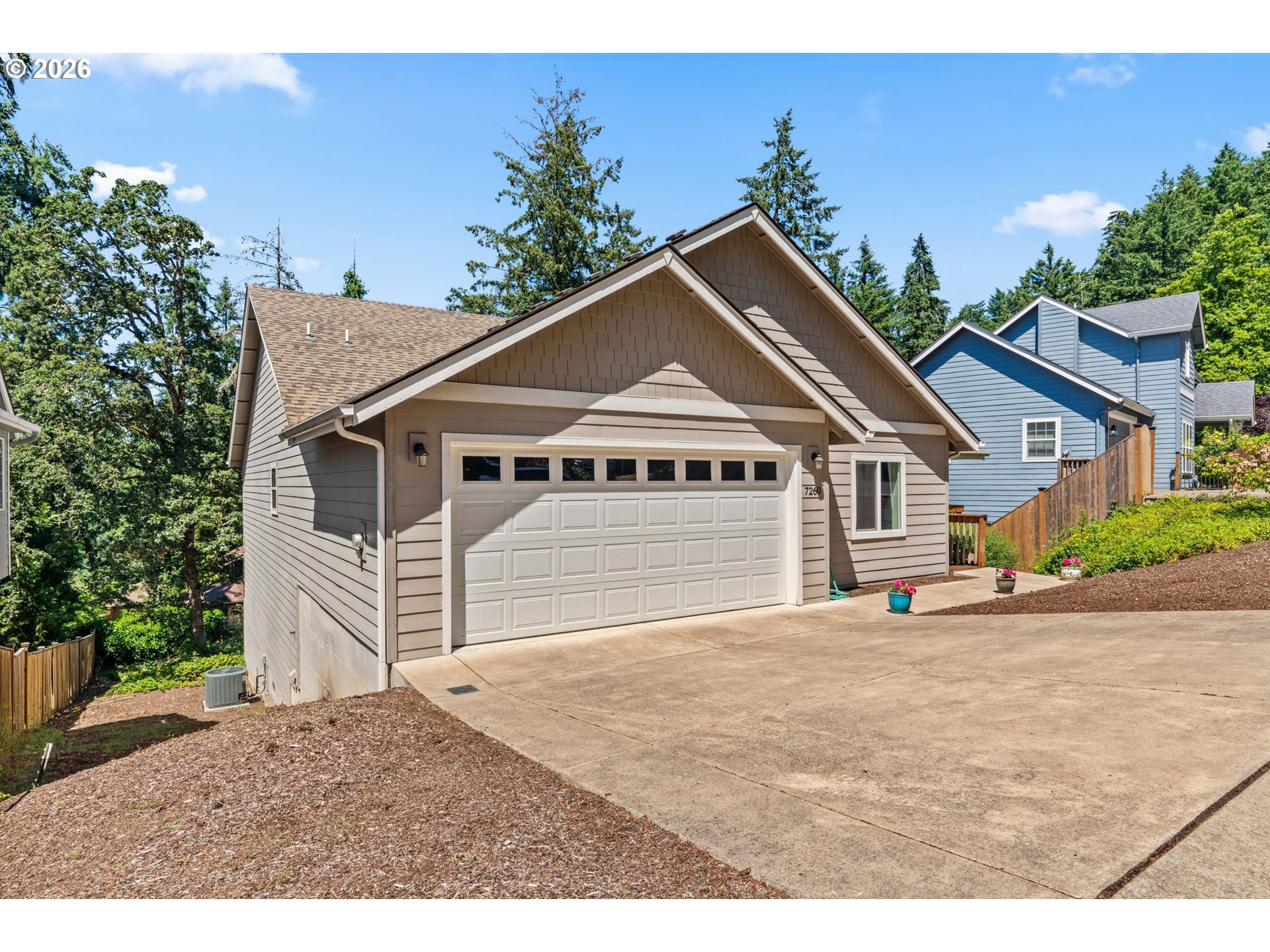 7260 Glacier Drive Springfield, OR 97478 - Photo 3 of 38