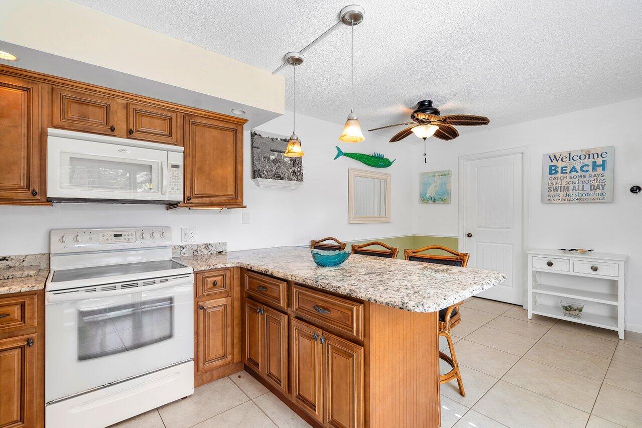 103 Ocean Cove Drive Jupiter, FL 33477 - Photo 5 of 21 009-103OceanCoveDrive-Jupiter-FL-33477-S