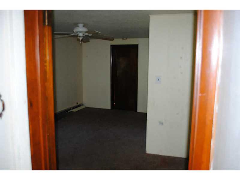 1294 Butler Road Springdale, PA 15144 - Photo 11 of 25 Bedroom. #2 Entry View
