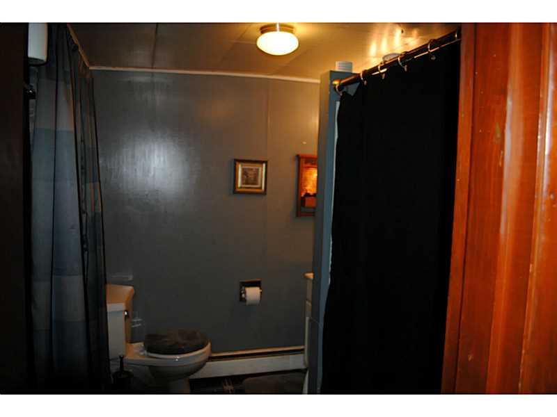 1294 Butler Road Springdale, PA 15144 - Photo 6 of 25 Full Bath.