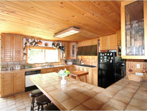 382 Gilcrist Road Stowe, VT 05672 - Photo 14 of 31