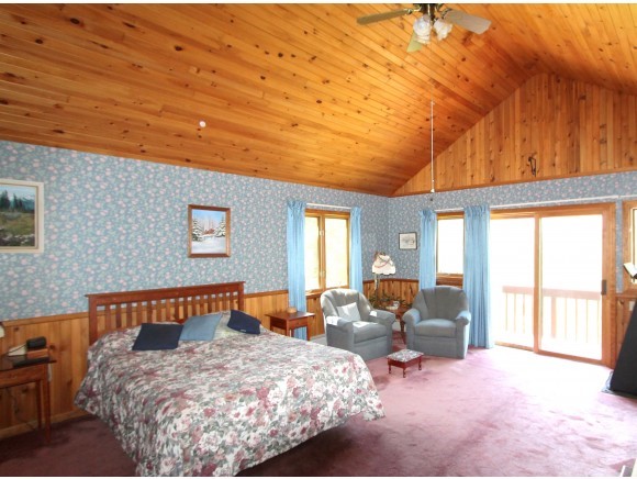382 Gilcrist Road Stowe, VT 05672 - Photo 19 of 31