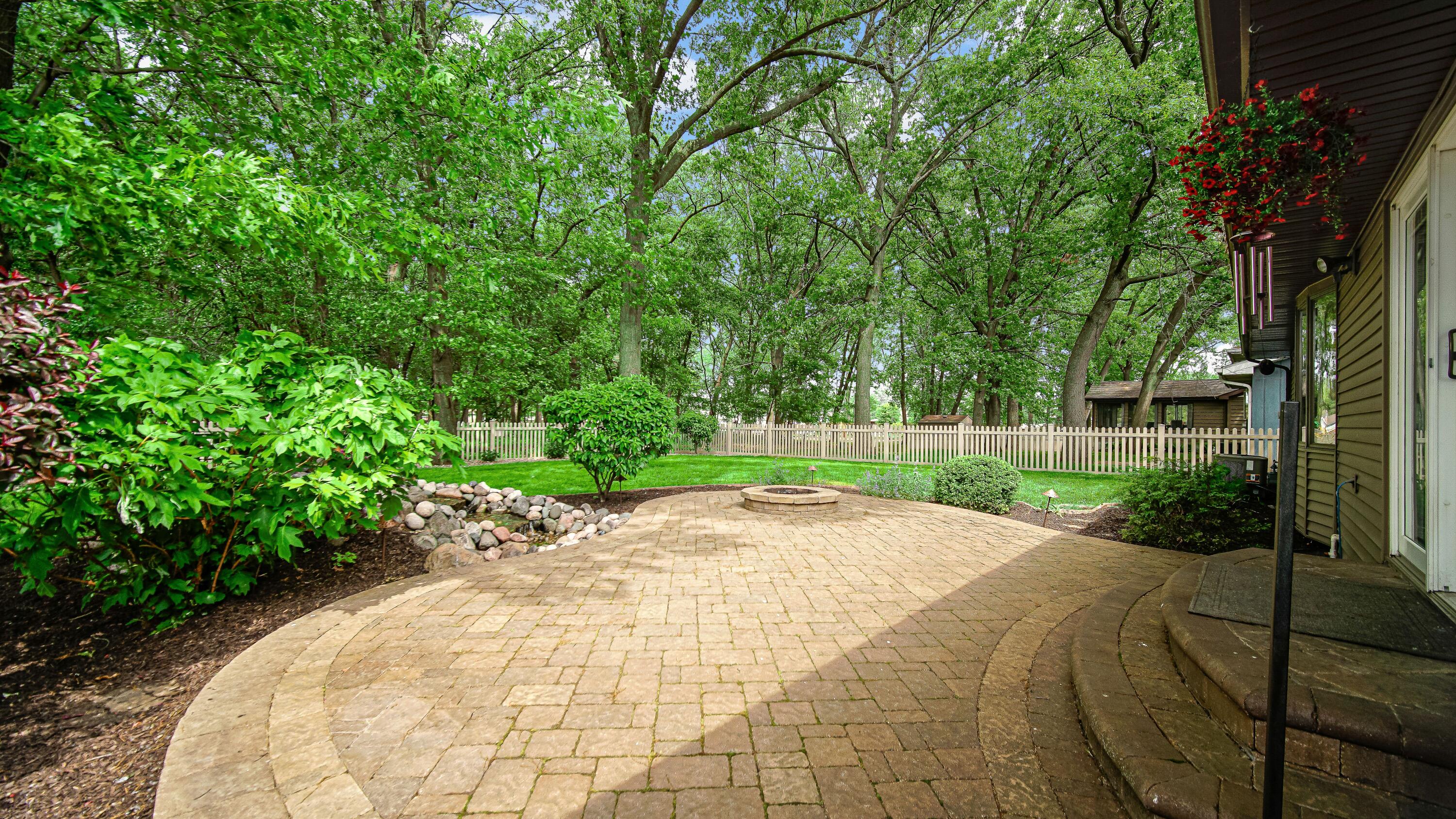 612 Rueth Drive Griffith, IN 46319 - Photo 3 of 29 3000x1688